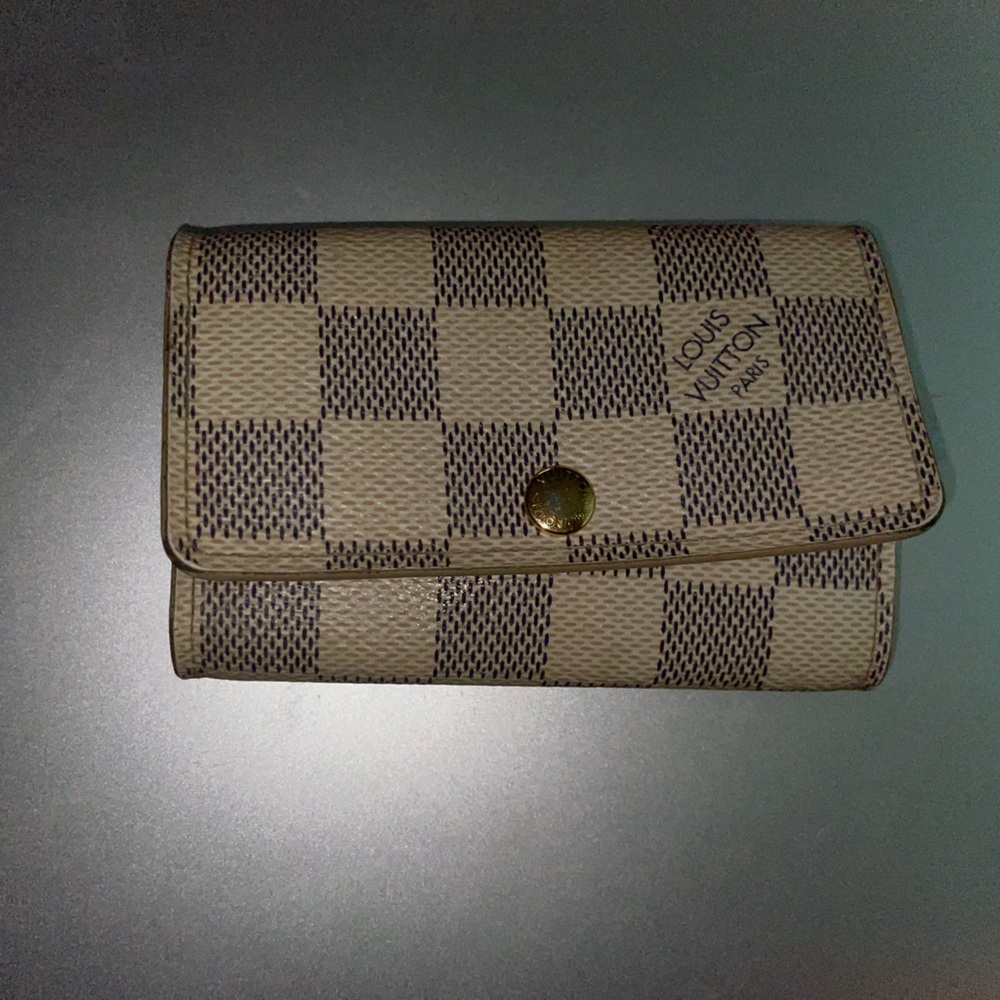 AUTHENTIC Louis Vuitton 6 key holder damier azur